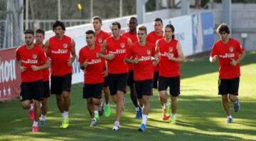 Jackson Martínez entrena con el Atlético de Madrid previo al Trofeo Ramón de Carranza en Cádiz, en el que se espera sea titular de cara al inicio de la Liga.