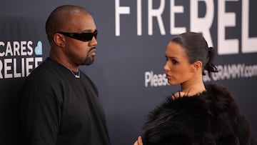 Bianca Censori sorprendió con un vestido transparente en los Grammy supuestamente porque Kanye West insistió en que lo hiciera.