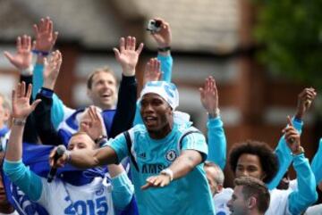LONDON, ENGLAND - MAY 25: Didier Drogba of Chelsea interacts with the crowd duing the Chelsea FC Premier League Victory Parade on May 25, 2015 in London, England. (Photo by Ben Hoskins/Getty Images)
