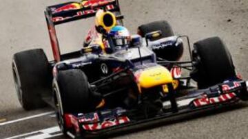 <b>PERFECTO. </b>Vettel firmó un fin de semana perfecto en Bahrain, con la pole, la vuelta rápida, el triunfo y el ascenso al liderato de la general.