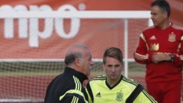 Deulofeu habla con Del Bosque.