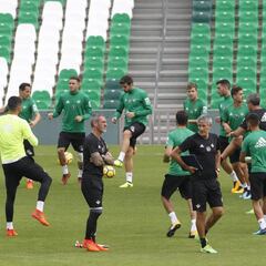 Setién da una lista de 19 con la novedad del canterano Redru