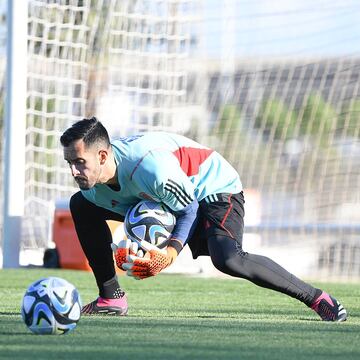 Entrenamiento de la Selección Colombia en el Complejo Deportivo del Valencia.