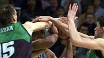 <b>GRAN PARTIDO.</b> El DKV Joventut ha consiguido una importante y valiosa renta de 13 puntos de cara al partido de vuelta de las semifinales de la Copa ULEB, que se jugará el próximo martes, después de ganar por 82 a 69 a un serio Krka Novo Mesto.