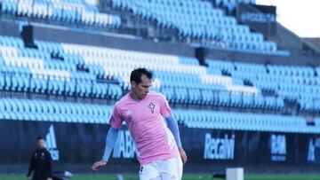 Augusto Solari toca el balón durante el partidillo celebrado en Balaídos.