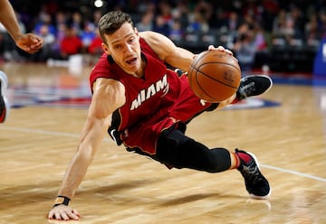 Al base esloveno le quedan tres años de contrato con los Miami Heat, con los que llegó a un acuerdo en 2015 por 5 temporadas y 86 millones. Ganará 17 millones este curso.