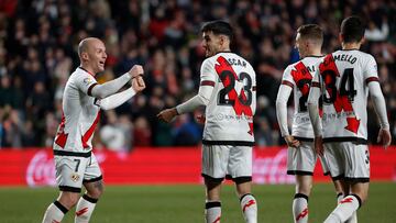Los jugadores del Rayo Vallecano Isi Palazón y Óscar Valentín.