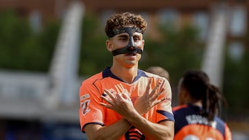 Fermín celebra su gol con la celebración típica de Lamine