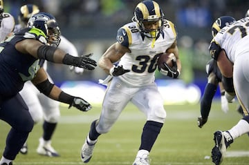 Los Ángeles Rams - Todd Gurley: Llegó a la NFL para cambiar la historia. Su primer año fue increíble, pero la falta de una buena línea y de un quarterback que meta miedo a las defensas está cortando su proyección. Es su tercer año, tiene que explotar si o si.