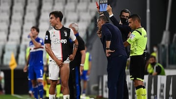 Juventus&#039; Argentinian forward Paulo Dybala  (L) leaves the pitch after an injury during the Italian Serie A football match between Juventus and Sampdoria played behind closed doors on July 26, 2020 at the Allianz Stadium in Turin. (Photo by MARCO BER