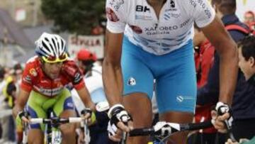 <b>2010. NIBALI AGUANTÓ EL ARREÓN DE MOSQUERA</b> La Bola del Mundo fue el gran hallazgo de la Vuelta 2010. Su cemento descarnado y sus rampas que apuntan al cielo vieron el triunfo de Ezequiel Mosquera (positivo luego por Hydroxyethyl) y Vicenzo Nibali entró a su rueda y mantuvo el maillot rojo.