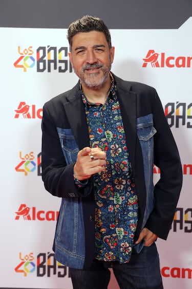 Tony Aguilar asiste al concierto de Manuel Turizo en una nueva edición de LOS40 Básico en el Teatro Eslava.