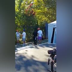 Su grandeza supera todos los límites: Nadal y un niño que se estaba haciendo una foto...