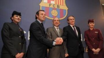 Sandro Rosell presentó esta mañana junto al director ejecutivo de Qatar Airways el acuerdo. El Barça lucirá sólo el nombre de la compañía aérea en el frontal de la camiseta.