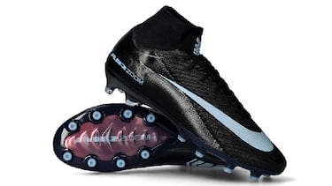 Regala fútbol: la camiseta del Real Madrid con un 20% de descuento lidera el desfile de rebajas de hasta el 60% en botas, sudaderas y zapatillas de Fútbol Emotion