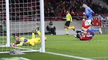 3-0. Vitolo marc¨® el tercer gol.