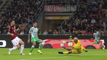 El Betis disfrutó de más oportunidades , como esta de Sergio León.