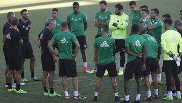 La plantilla del Betis, durante un entrenamiento.