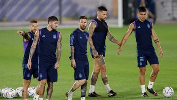 Soccer Football - FIFA World Cup Qatar 2022 - Argentina Training - Qatar University Training Site 3, Doha, Qatar - November 29, 2022  Argentina's Lionel Messi, Nicolas Otamendi, Rodrigo De Paul, Paulo Dybala and Alejandro Gomez during training REUTERS/Amr Abdallah Dalsh