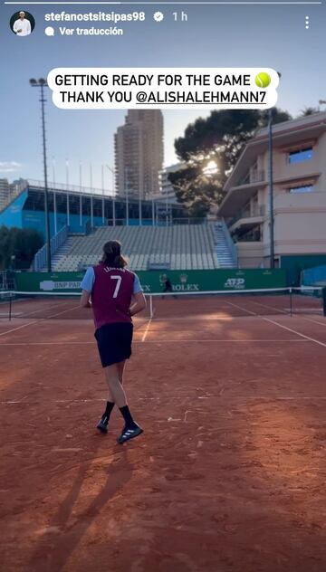 El gesto de Alisha Lehmann con el que sigue el juego a Tsitsipas.