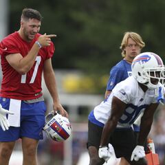 Why did Bills star Josh Allen have a fight with his teammate Jordan Phillips?