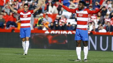 Eteki y Martínez durante el partido contra el Levante.