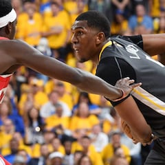 Altas y bajas en la pintura de los Warriors: Bell se va, Looney sigue