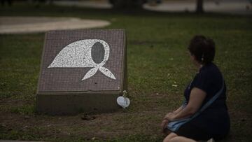 BUENOS AIRES, ARGENTINA - NOVEMBER 20: A woman mourns after the death of Hebe de Bonafini, head of the Human Rights Association "Mothers of Plaza de Mayo", at age 93 in Buenos Aires, Argentina, November 20, 2022. (Photo by Pablo Barrera/Anadolu Agency via Getty Images)