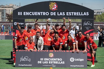 Foto de familia del equipo del actor Miguel Ángel Muñoz, del cantante Sebastián Yatra y del exfutbolista Fernando Morientes entre otros en la tercera edición del Encuentro de las Estrellas.