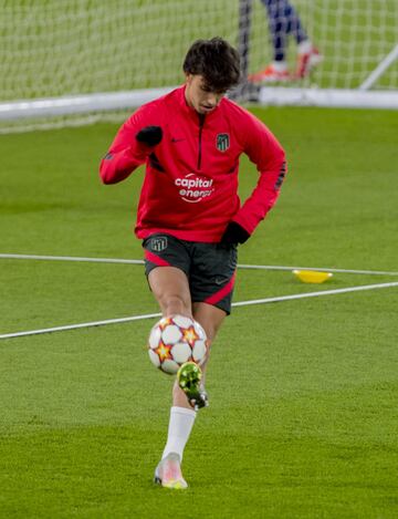 Los jugadores entrenaron por la tarde en Old Trafford.Joao Félix.