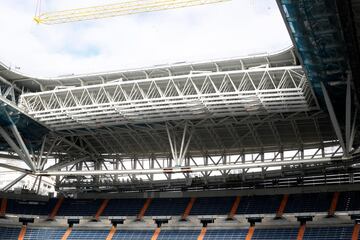 Las seis cerchas del fondo norte del Santiago Bernabéu ya están colocadas. Imagen del martes 24 de enero de 2023.