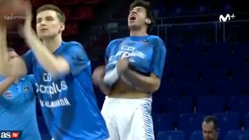 El jugador de baloncesto en plena previa de su partido en el ABC vivió el campeonato mundial de su país Argentina desde la distancia.