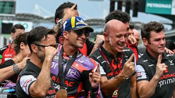 Martín acompañado de Borsoi, Romagnoli y Fonsi.