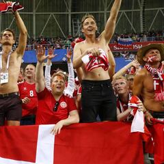 Última llamada para Australia; Dinamarca, a un paso del pase