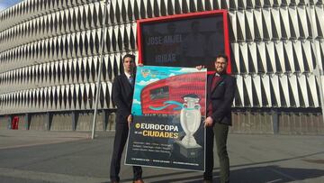 Ochandiano y Gurrionero, con el cartel del BIFS'20