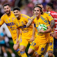 Chivas vs Tigres: Pizarro le dio la vuelta al marcador