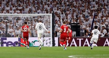 3-1. Endrcik se estrena en Champions y sentencia. El brasileño conduce el balón, y desde fuera del área, dispara con la izquierda raso para superar a Alexander Nübel.