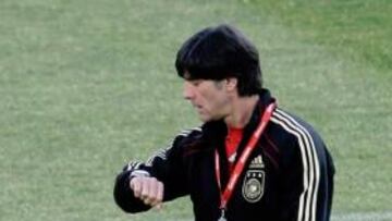 Löw: "Ellos son la experiencia y nosotros, la juventud"