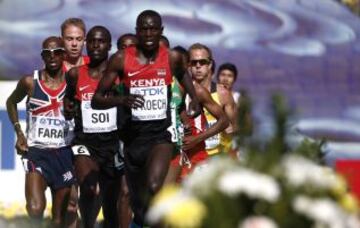 Mohamed Farah de Gran Bretaña compite en los 5000 metros de la prueba masculina en el Campeonato Mundial de la IAAF 2013 en el estadio Luzhniki