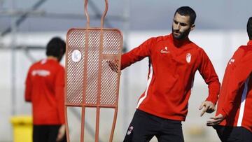 Maxime Gonalons seguir&aacute; siendo jugador del Granada.