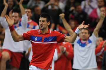 Djokovic celebrando la victoria de Serbia en la Copa Davis de 2010.