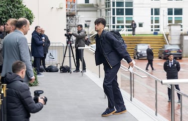Mario Rivas llegando al hotel en Manchester. 