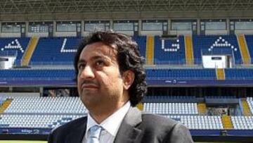 <b>INCERTIDUMBRE. </b>Al-Thani, en La Rosaleda. El jeque necesita liquidez para pagar deudas.