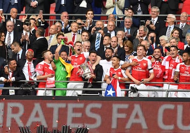 Muñoz y Lerma completan el póker de colombianos campeones de FA Cup