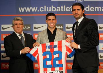 Simeone busca reforzar su lateral izquierdo y lo hace con Emiliano Ins¨²a. Suplente de Filipe Luis, cumple con su cometido de participar con consistencia en las ausencias del brasile?o. Se mantiene en la plantilla durante un a?o y medio como colchonero antes de salir en busca de protagonismo. En total, viste la camiseta del Atl¨¦tico 17 veces antes de marcharse cedido al Rayo.