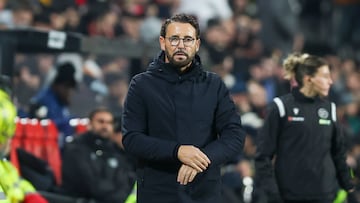 MADRID, 02/01/2026.- El entrenador del Getafe, José Bordalás, durante el encuentro de la jornada 18 de LaLiga que Rayo Vallecano y Getafe CF disputan este viernes en el estadio de Vallecas. EFE/Kiko Huesca