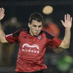 El Mirandés arrolla al Osasuna y se acerca a puestos de playoff