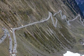 El pelotón en la subida al Stelvio, 'Cima Coppi' de esta edición.