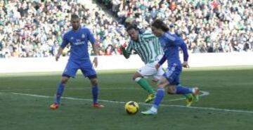 Pase de gol de Modric a Benzema que consigue el 0-3 durante el partido Betis - Real Madrid de la vigésima jornada de Liga de Primera División disputado en el estadio Benito Villamarín.