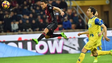 Bacca, sin drama no vale: hace doblete y erra penal con Milan